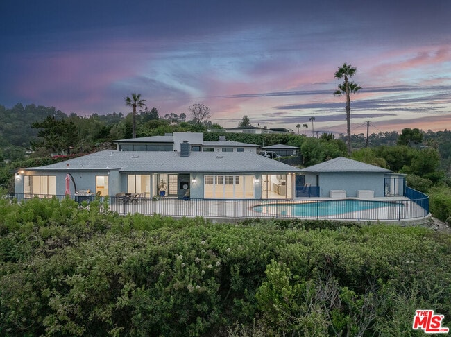 Building Photo - 3710 Glenridge Dr