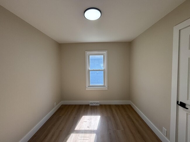 Photo - Charming 3-Bedroom Haven in Burton: Pet-Friendly Bliss with Modern Amenities!