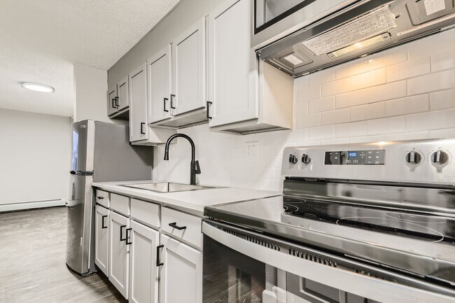 Building Photo - 3145 W Arkansas Ave Unit 107