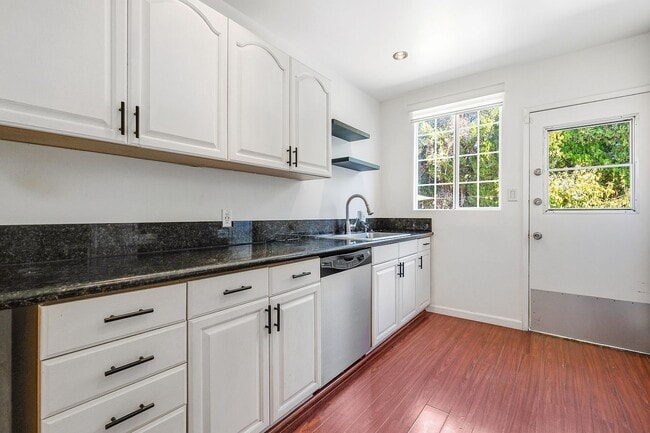 Building Photo - 6300 Zelzah Ave