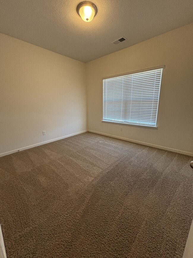 Photo - 122 Vivian Way