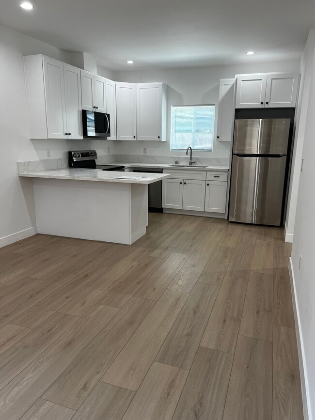 Photo - 10717 Amestoy Ave