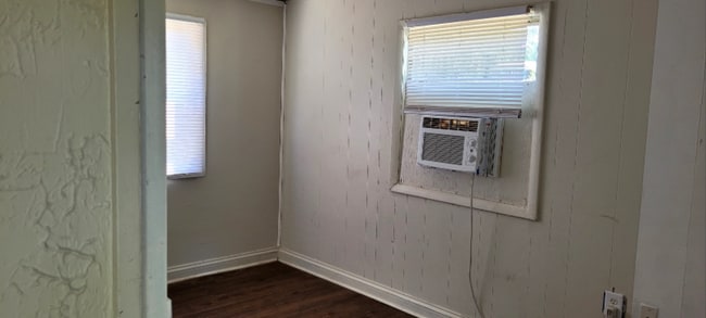 Photo - 205-437 Holt Ave