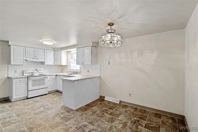 Photo - 335 Sundridge Dr Apartment