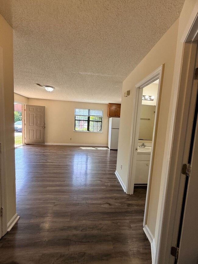 Building Photo - Ivy Court Apartments – 2BR Unit 3311 15