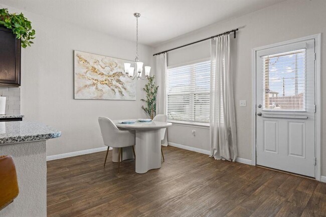 Photo - 104 Blue Sage Dr