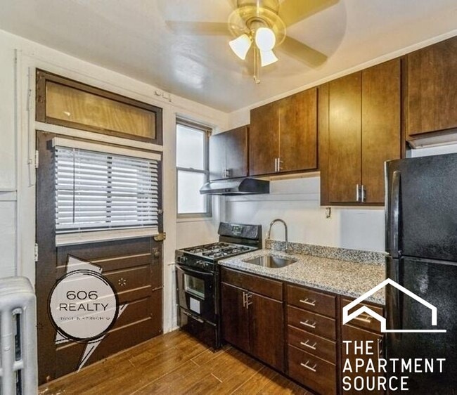 Building Photo - 118 S Austin Blvd Unit 1
