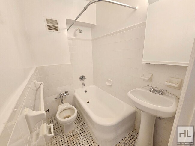 Studio in West Village | 9th Floor, Full-Service Building