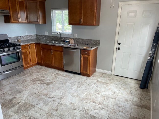 Photo - 5843 Myrtle Ave Apartment