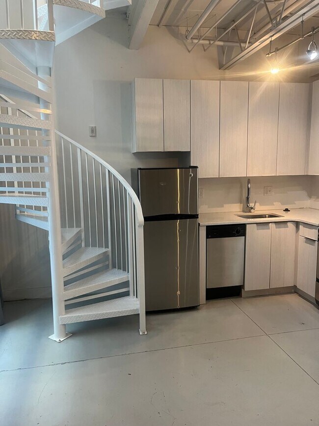 Studio Loft in the Heart of Downtown - Studio Loft in the Heart of Downtown Unit 204