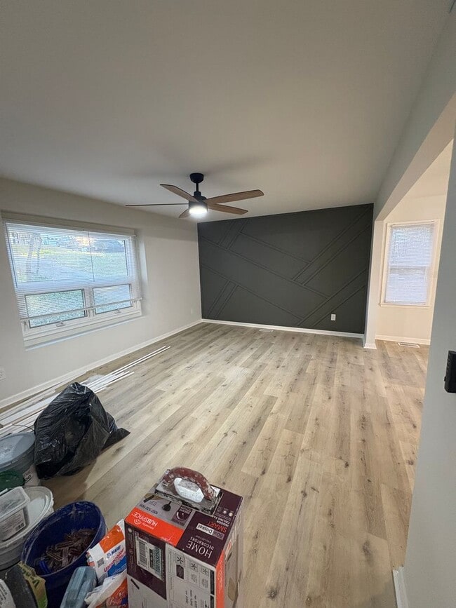 Photo - 3 bedroom/ 2 bathroom Newly renovated sing...