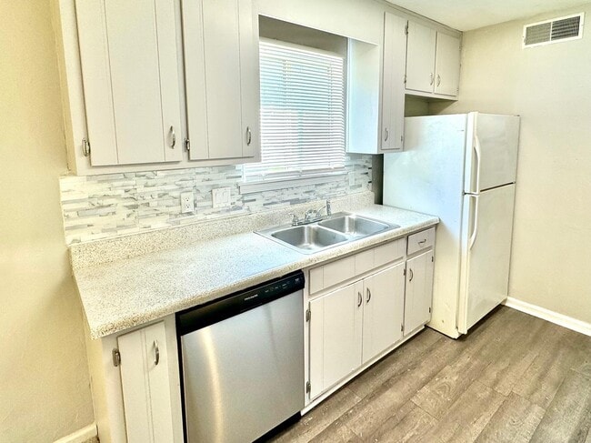 Photo - 1401 Lazy Brook Unidad A