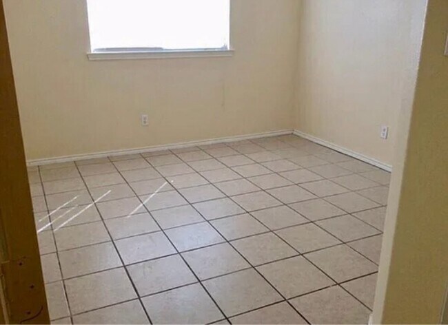 Photo - 7613 Oak Chase