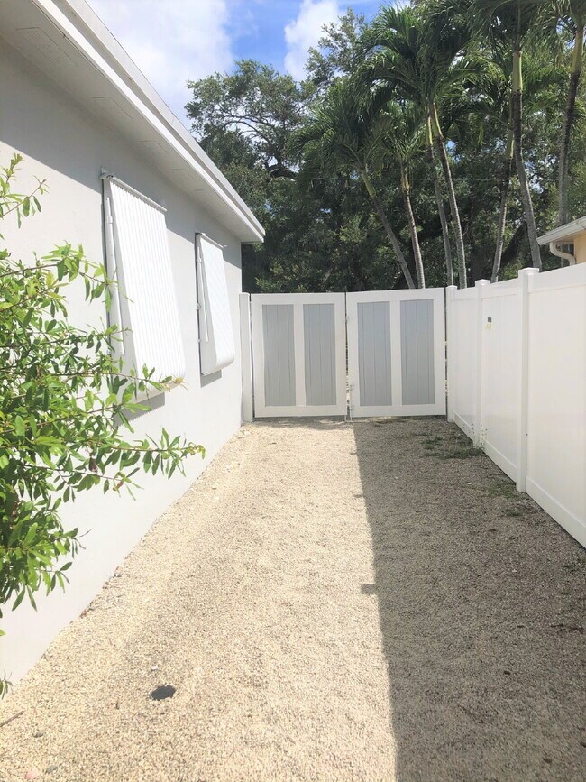 Photo - Private Fort Lauderdale FURNISHED 1/1 Avai...