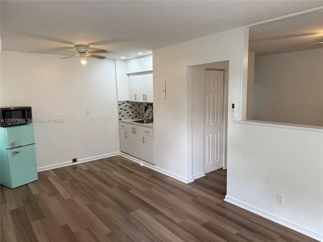 Photo - 645 NE 35th St Unidad 1