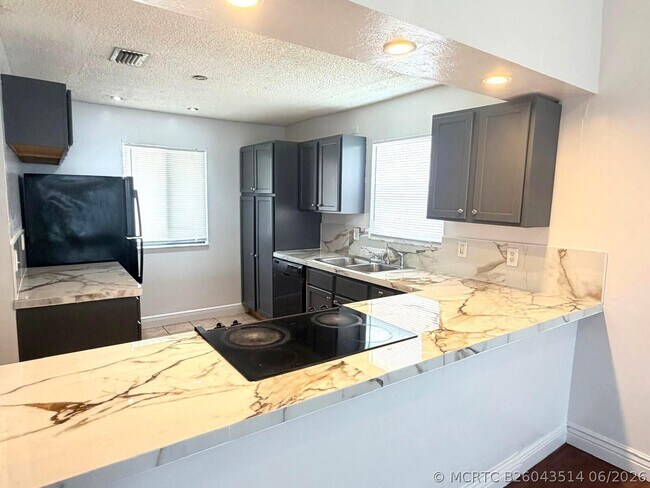 3808 Inlet Cir