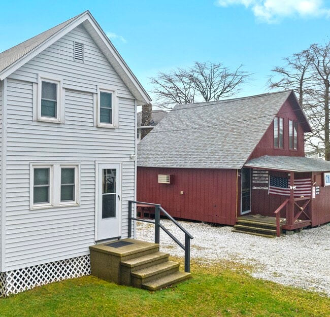 Building Photo - 102 Chalker Beach Rd Rental