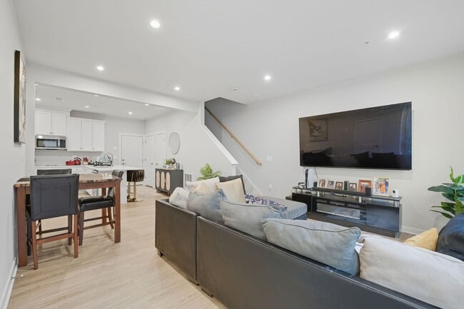Photo - 707 Thomas Ln