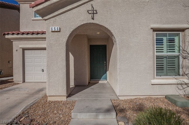 Photo - 656 Port Talbot Ave