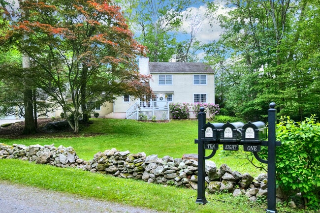 Photo - 1 Graystone Ln House