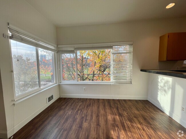 Building Photo - 1 Bedroom Condo in Capitol Hill *Utilities... Unit 106