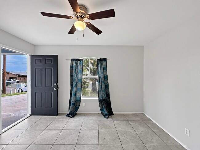 Photo - 2908 Green St