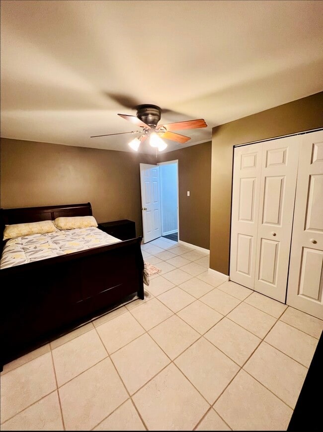 Photo - 9538 Clematis St