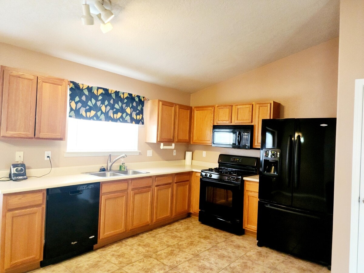 Photo - 764 Terracotta Pl SW
