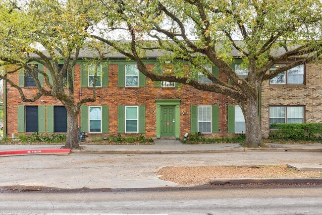 Building Photo - 11603 Chimney Rock Rd Unit 4