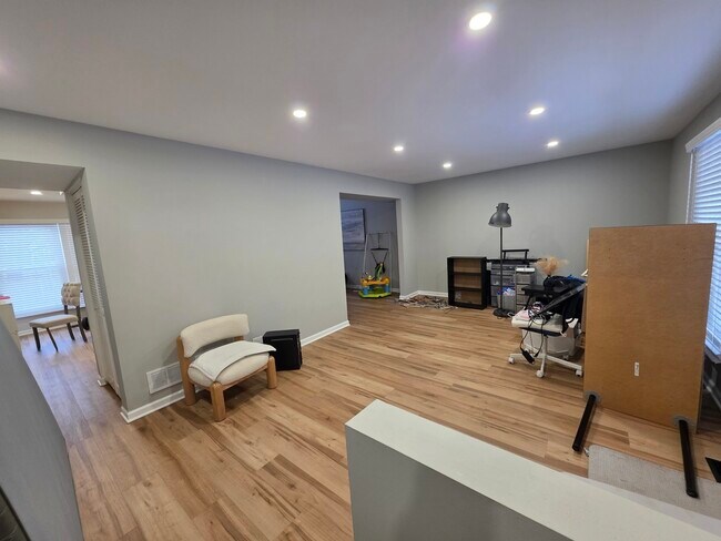 Photo - 713 Old Post Rd