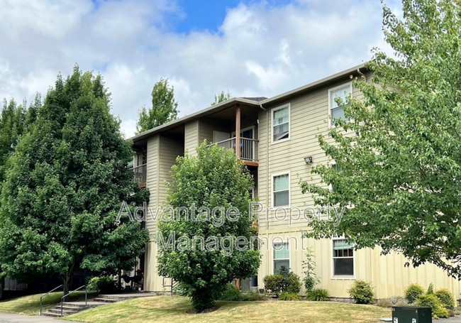 Photo - 519 Catron St N