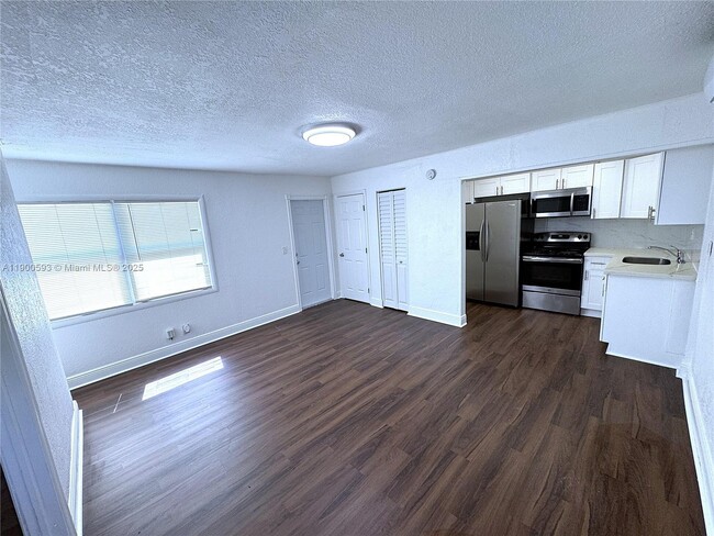 Photo - 1025 NW 7th Ave Unidad B