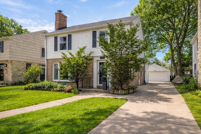 Photo - 908 E Hampton Rd