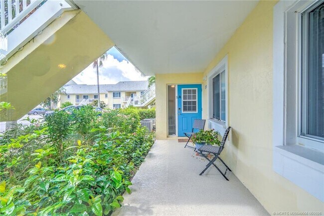 Photo - 5553 NE Gulfstream Way