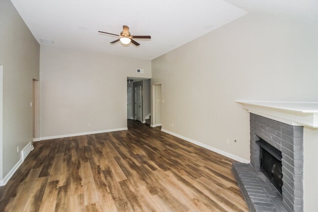 Photo - 1125 Red Fern Cir W