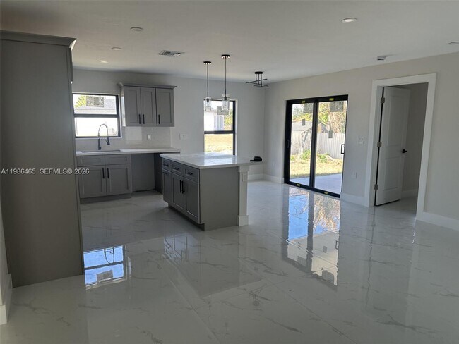 Photo - 712 Euston Ave S