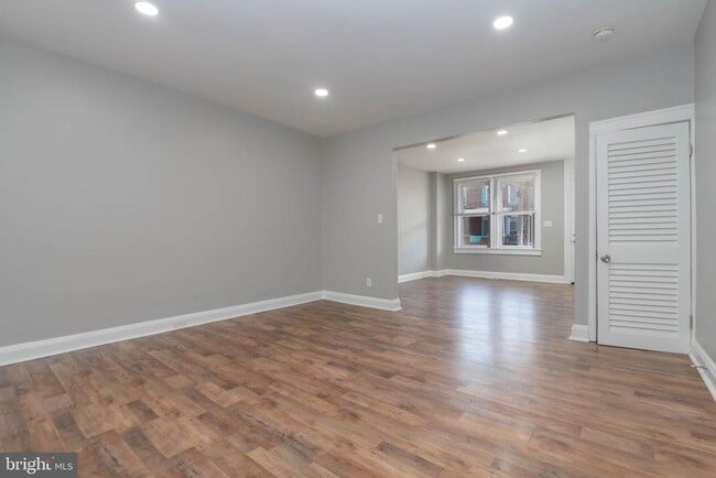 Photo - 2811 Mayfield Ave