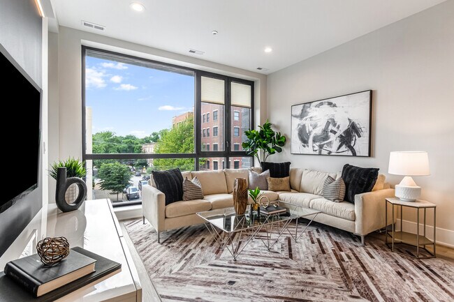 Photo - 5753 N Broadway