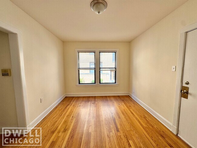 Building Photo - 2648 N Spaulding Ave Unit 1 Rental