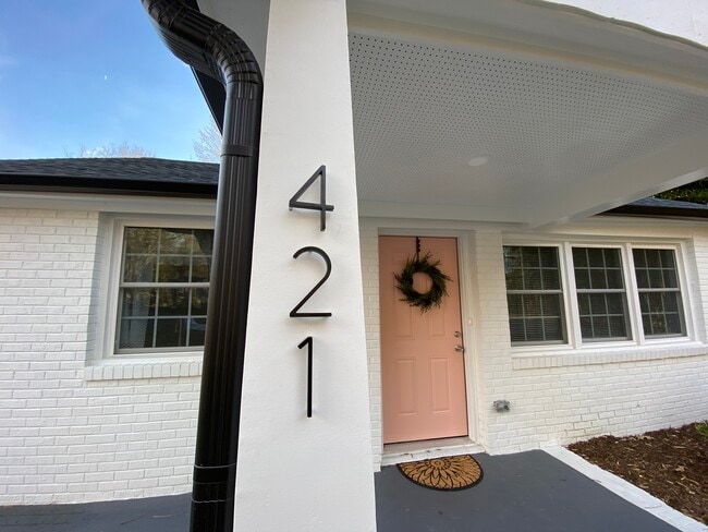 Photo - 421 W Corbin St