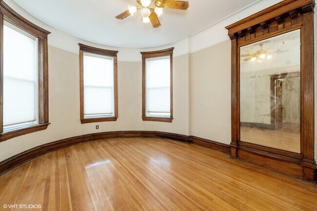 Photo - 4740 S Prairie Ave Unit 3