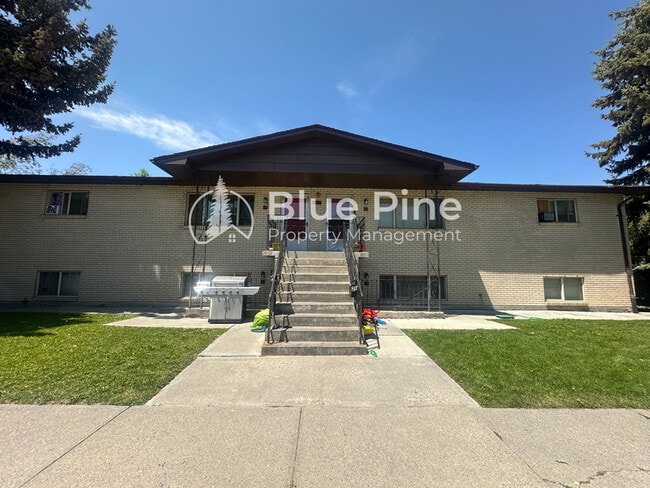 Building Photo - 1680 Calkins Ave Unit 3