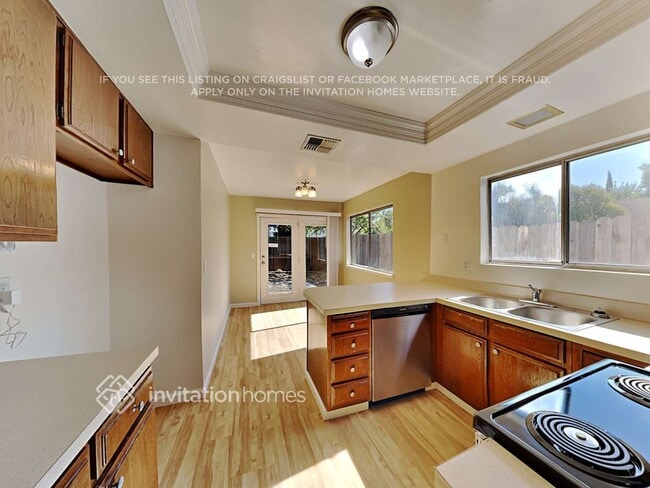 Photo - 137 Catalpa Ln