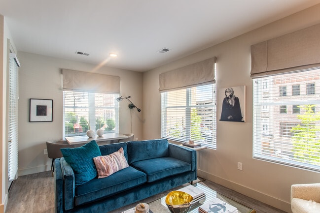 2BR, 2BA - 1,046 SF - B2-0 - The Nicholas