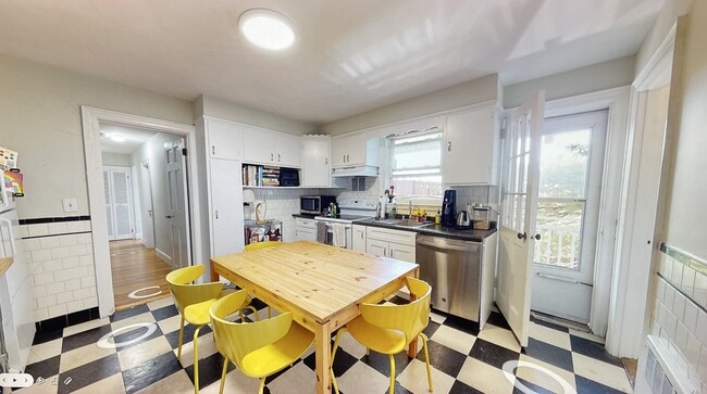 Photo - 279 Washington St Unit 3