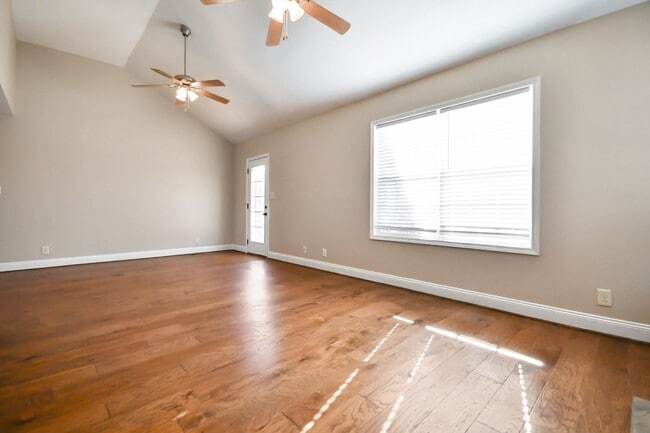Photo - Pet Friendly Three Bedroom!