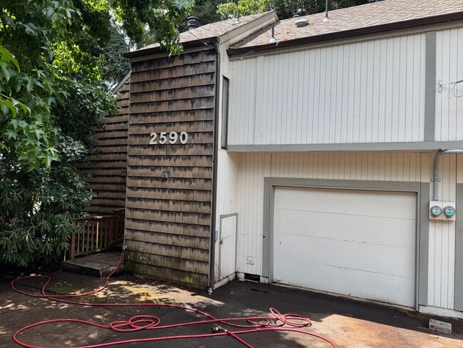 Building Photo - 2590 Jefferson St Unit 2590 Jefferson St