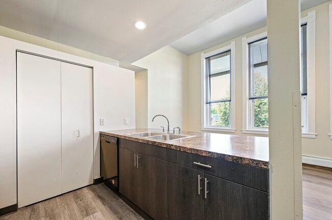 Apt 202 - Kichen