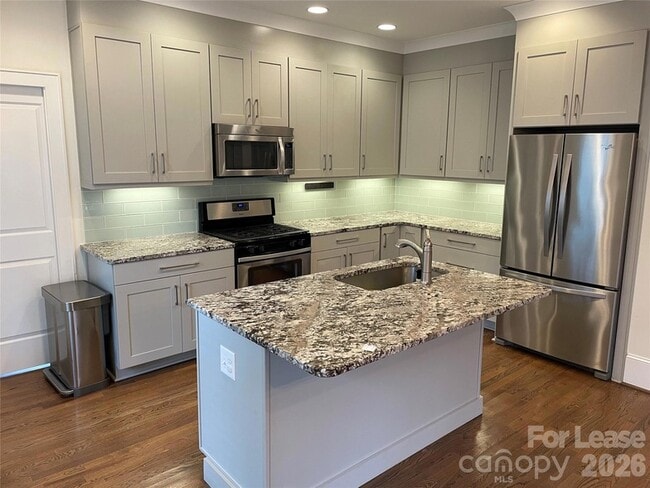 Photo - 2321 Barry St