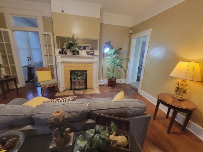 Photo - 311 E 37th St